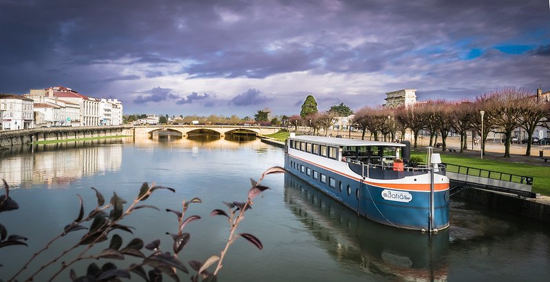 Création de site internet à Saintes. Agence Web SEO